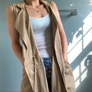 Gap sleeveless trench jacket. Size XS